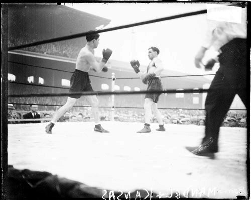 Mandell (left) during his bout with Rocky Kansas