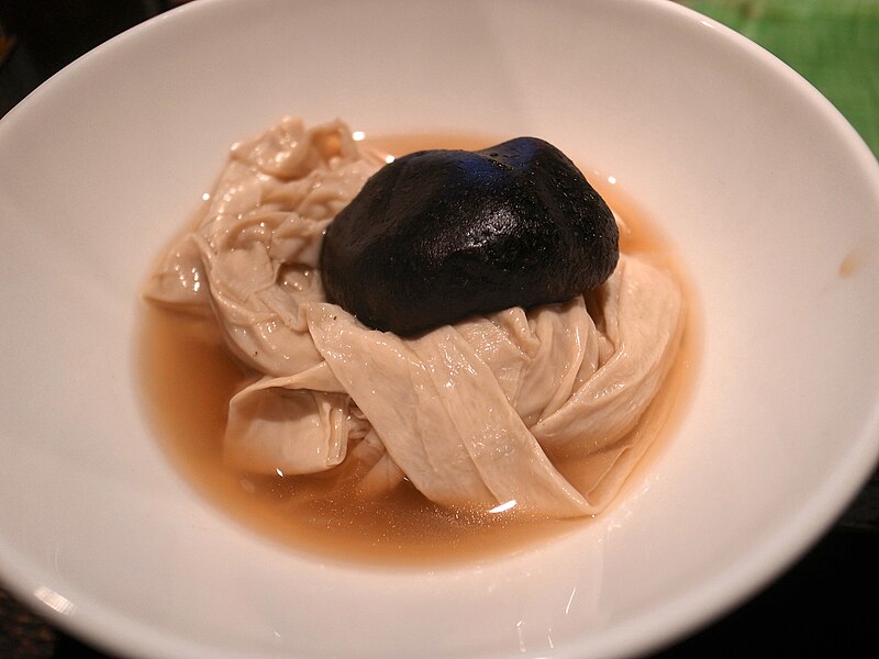 File:Shiitake mushroom and bean curd skin (yuba) (8213045947).jpg