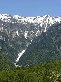 Vista delle Alpi settentrionali in Giappone, vicino a Shin-Hotaka