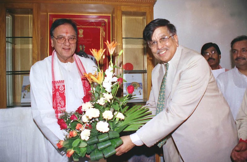 File:Shri Sunil Dutt assumes the charge of the Union Minister of Youth Affairs and Sports in New Delhi on May 25, 2004.jpg