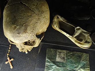 A genocide victim's skull and things