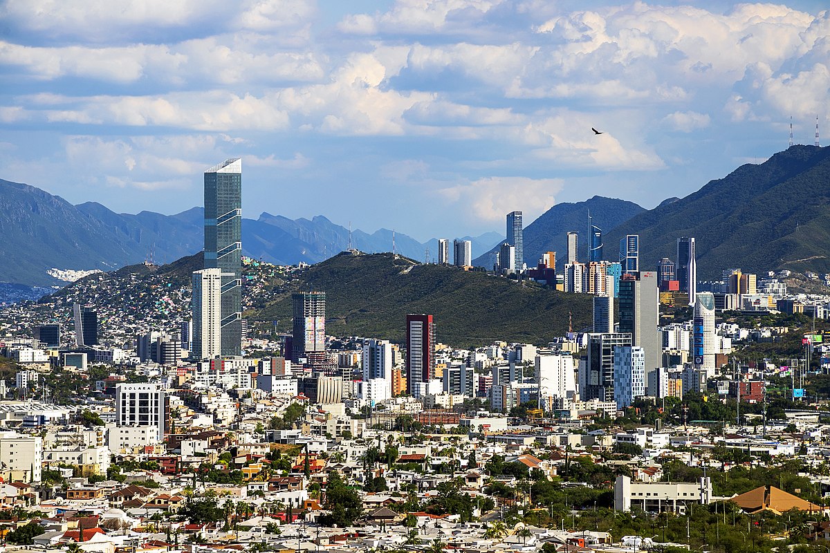 Un Pequeño Peligro  (Relato por Peppa) 1200px-Skyline_de_Monterrey