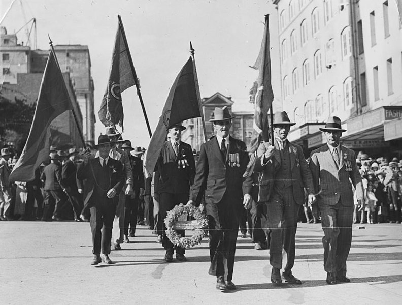 File:StateLibQld 1 111852 Anzac Day procession in Ann Street, Brisbane, ca. 1934.jpg