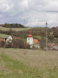 Stebno s kostelem sv. Šimona a Judy od jihozápadu