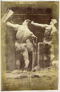 Étude d'un modèle nu masculin, vu de dos et la main dans un portique, à côté d'un modèle en plâtre dans exactement la même pose, entre 1883 et 1914, Amsterdam, Rijksmuseum.