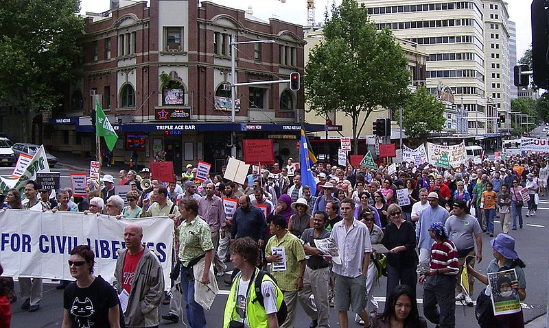 File:Sydney-StopTheWar-ElizabethSt-20051105.jpg