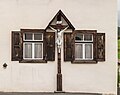 Tarasp gemeente Scuol gemeente Scuol in Lower Engadin, Graubünden. Woning aan de straat Sparsels. (Kruisbeeld)