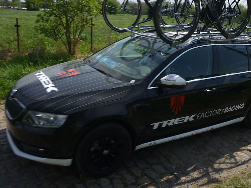 File:Team car Trek Factory Racing-ParisRoubaix2014.JPG