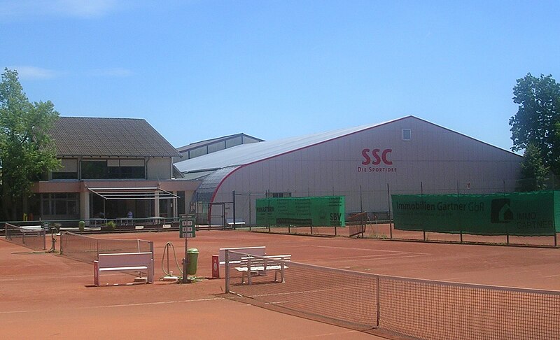 Datei:Tennisanlage Vereinsheim SSC-Karlsruhe.jpg