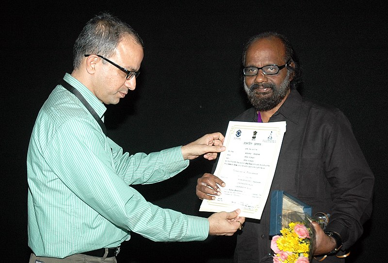 File:The Director of DFF, Shri Bhupendra Khaintola felicitated the Director, Shri Lenin Rajendran, at the presentation of the film (Makaramanju), in the INOX Cinema Hall, during the IFFI-2010, in Panjim, Goa on November 27, 2010.jpg