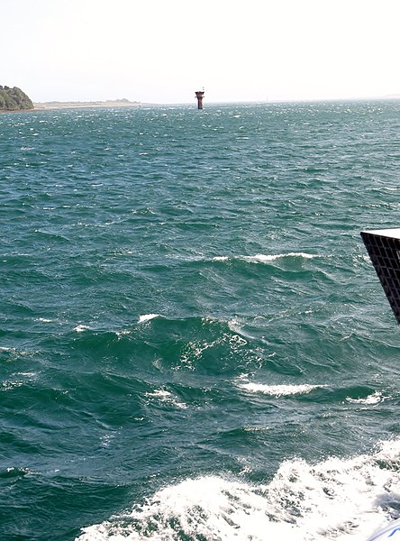 File:The SeaGen tidal energy convertor in The Narrows - geograph.org.uk - 3585452.jpg