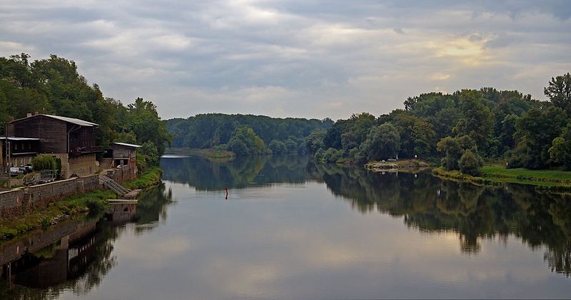 File:The confluence of the rivers Vltava and Labe near Melnik castle, Czech Republic.JPG