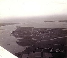 Aeródromo de Thorney Island desde el aire, mayo de 1976 - geograph.org.uk - 345384.jpg