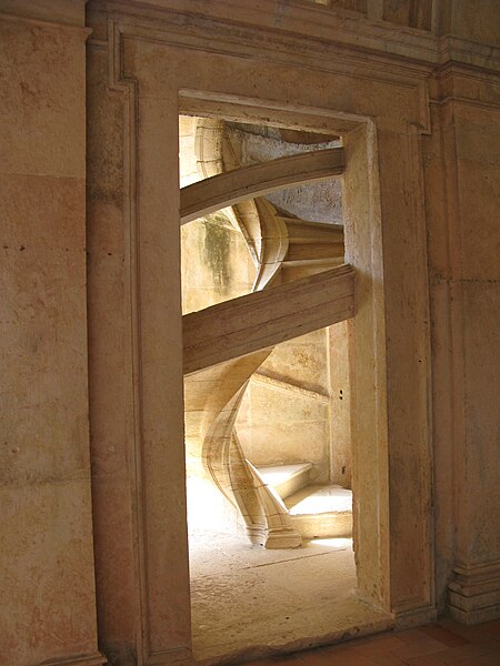 File:Tomar, Convento Cristo, escada em espiral (8).jpg