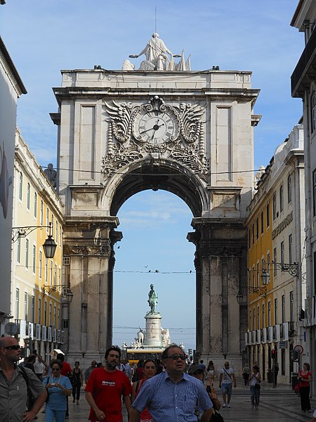 File:Towards Praca do Comercio (5963948636).jpg