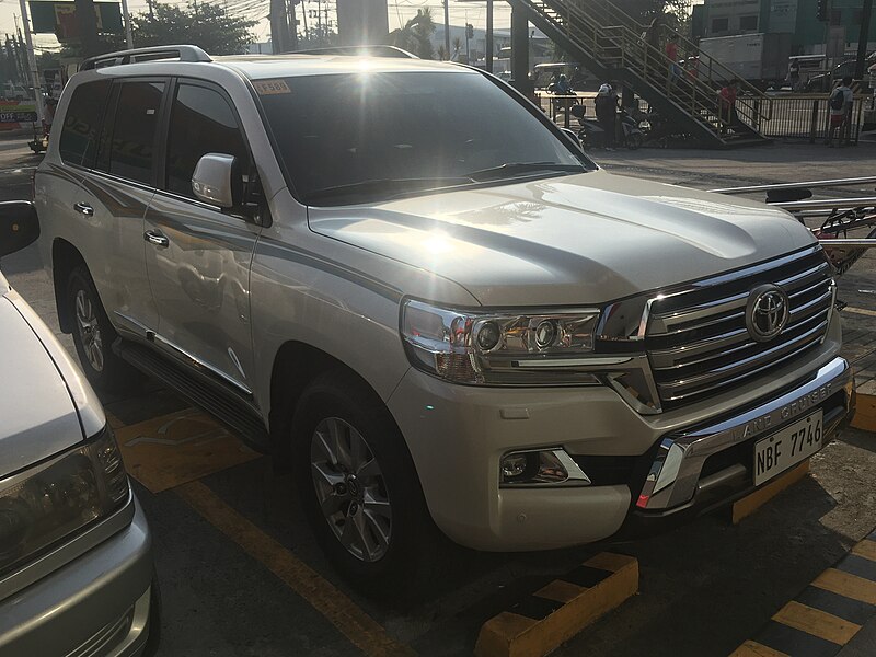 Файл:Toyota Land Cruiser J200 4.5 VX V8 2018.jpg