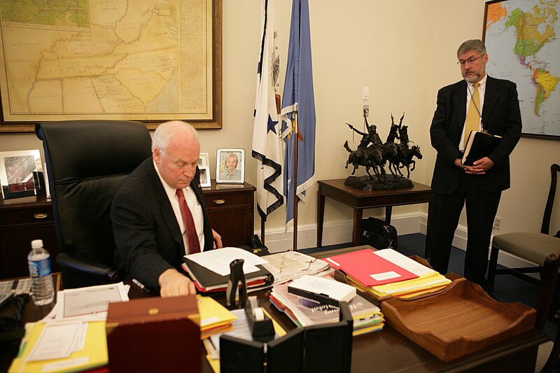 File:Vice President Cheney with David Addington at a Senior Staff Meeting - DPLA - 22103ac7cb995a977bf1496673e746d6.JPG