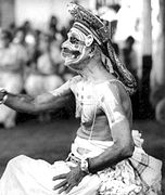 Chakiar haciendo chakyar koothu. Él fue quien sacó al arte chakyar kuthu y el kutiyattam fuera de los kutham balams.]]