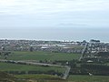 Blick von den Papamoa Hills die Domain Rd. hinab auf Mayor Island