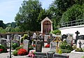 Friedhof mit Kreuzigungsgruppe