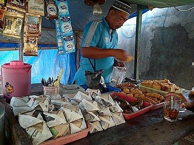 Warung kopi angkringan di Indonesia