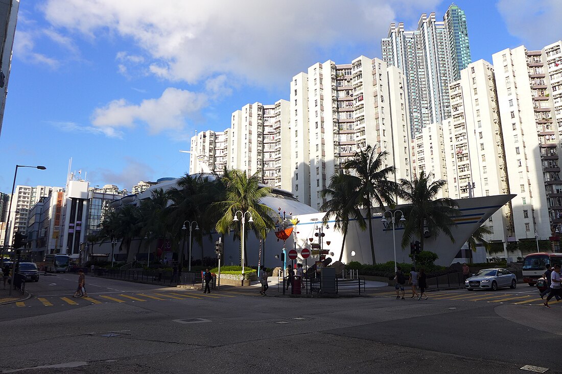 File:Whampoa Garden Overview 201408.jpg