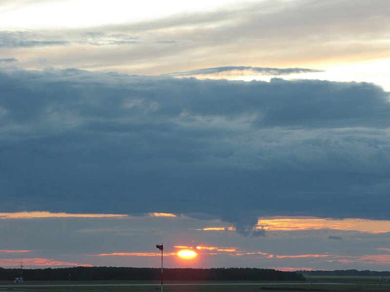 File:Winnipeg International Airport, Manitoba - panoramio (1).jpg