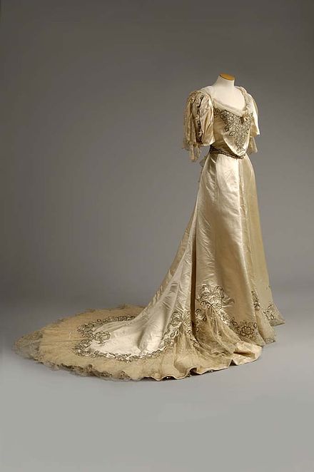 An 1890s-era debutante gown