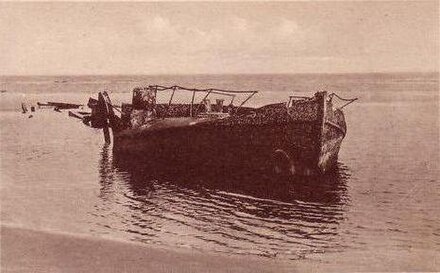 Wreck of the WWI Vorpostenboot Moltke [de] off Spiekeroog, pictured in 1925.