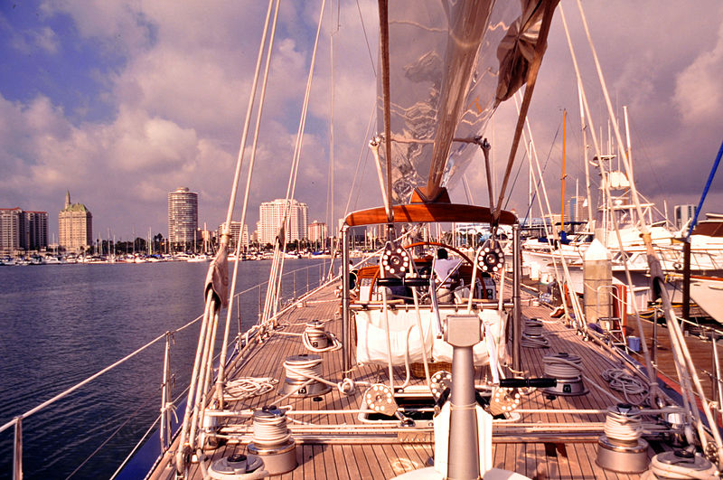 File:Yacht Endeavour E photo D Ramey Logan.jpg