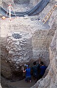 Le puits de Sha'ar Hagolan lors des fouilles.