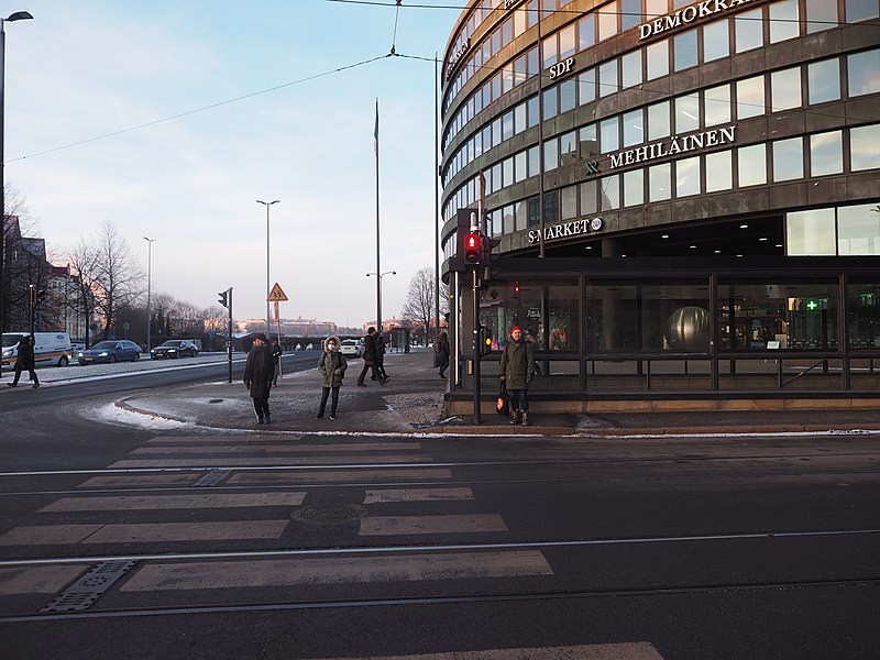 File:Ympyrätalo in December.jpg