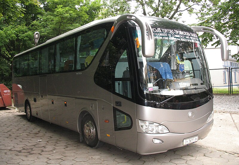 File:Yutong ZK6129H in Kraków (1).jpg