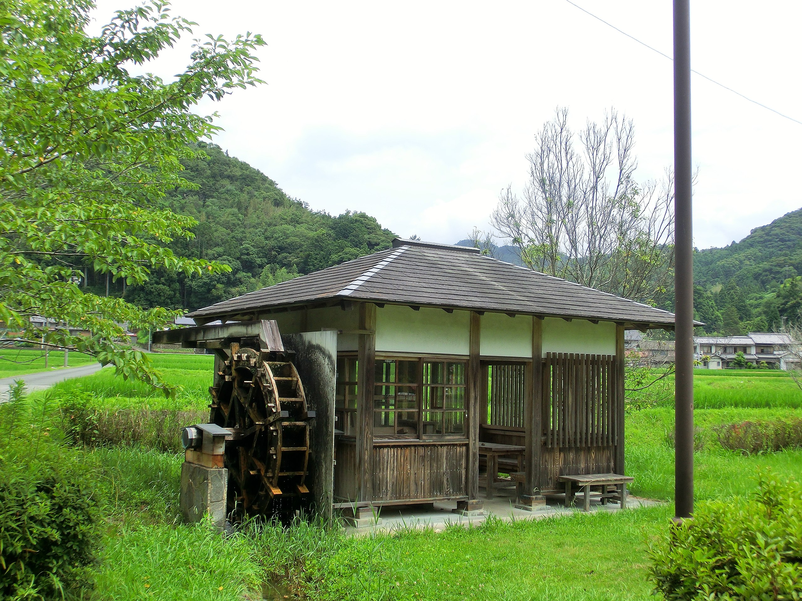 File:渋川親水広場水車小屋 - panoramio.jpg - Wikimedia Commons