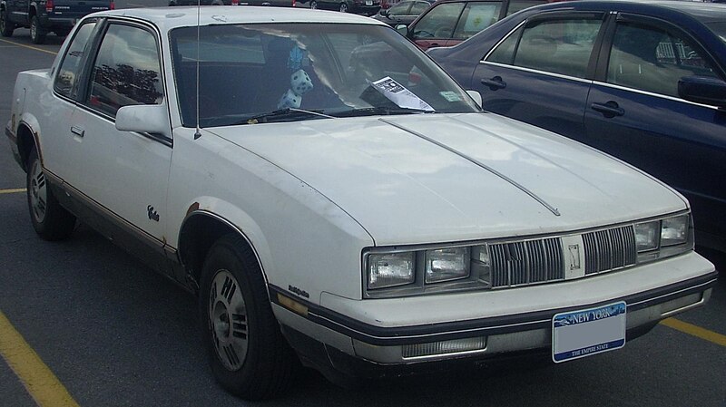 File:'85-'86 Oldsmobile Calais Coupe.jpg