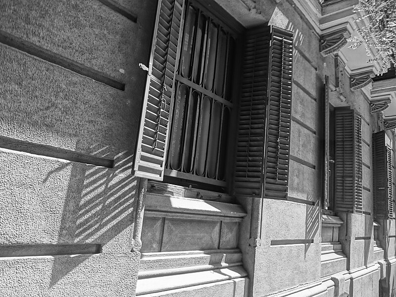 File:(Madrid, Spain) exterior black and white photograph of an antique building.JPG