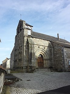 Église Saint-Avit de Saint-Avit (Puy-de-Dôme), portail et façade.jpg