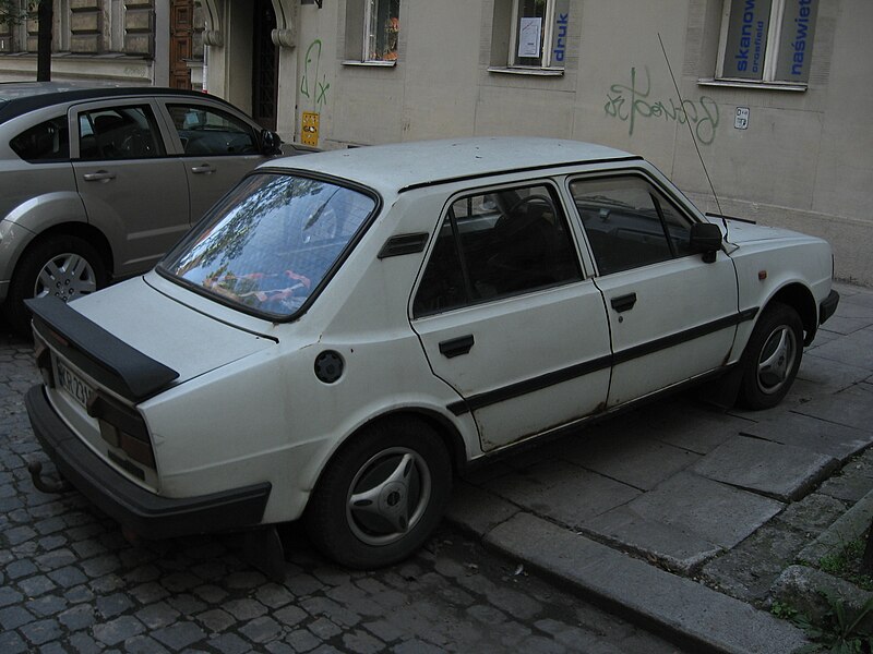 File:Škoda 125 L on Straszewskiego street in Kraków (1).jpg