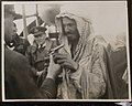 Nayef bin Hathleen handing his pistol to a British officer