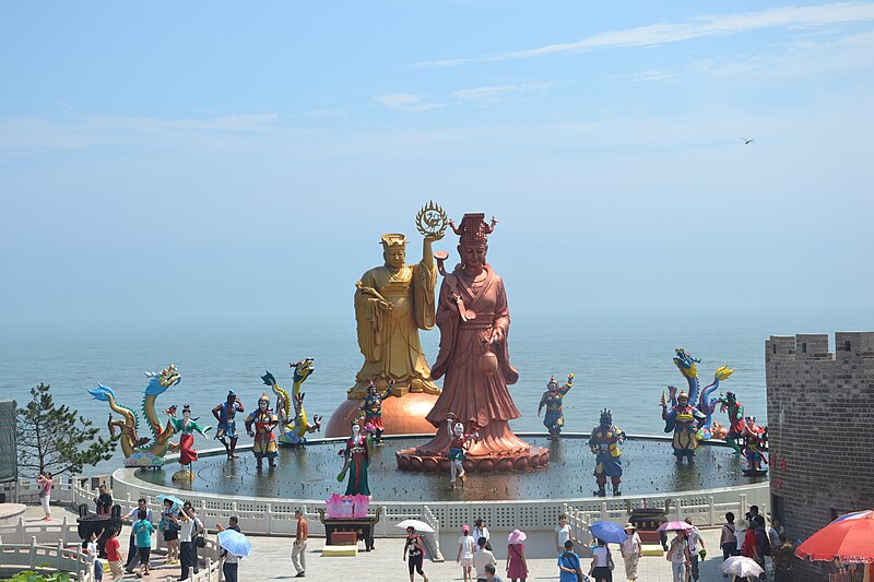 File:成山头 - altar-fountain complex with statues of various Chinese gods in Weihai, Shandong.jpg