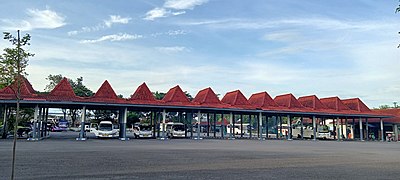 Tampak depan shelter angkutan umum