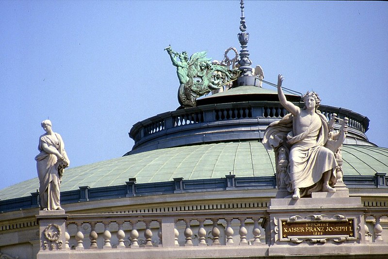 File:174R36000588 Stadt, Burgtheater, Fassade, Figuren.jpg