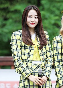 Yves berpartisipasi dalam fanmeeting mini SBS Inkigayo pada bulan Juni 2018