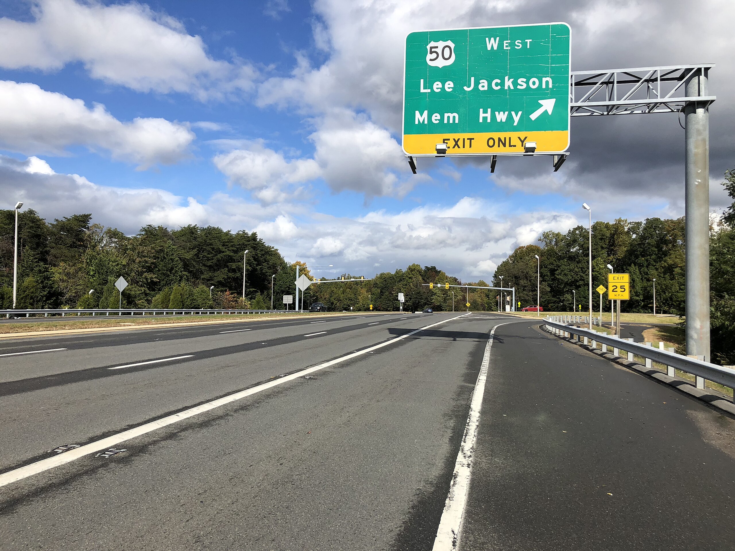 File:2018-10-29 13 40 56 View north along Virginia State Route 286 (Fairfax  County Parkway) at the exit for . Route 50 WEST-Lee Jackson Memorial  Highway in Fair Oaks, Fairfax County,  - Wikimedia Commons