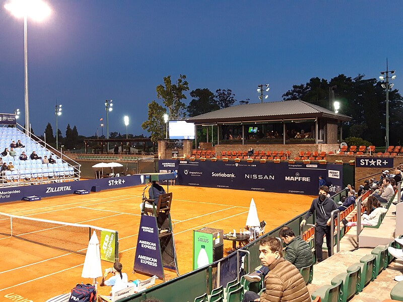 File:2021 Uruguay Open (tennis) - Round 2 Hugo Dellien vs Timofey Skatov - 07.jpg