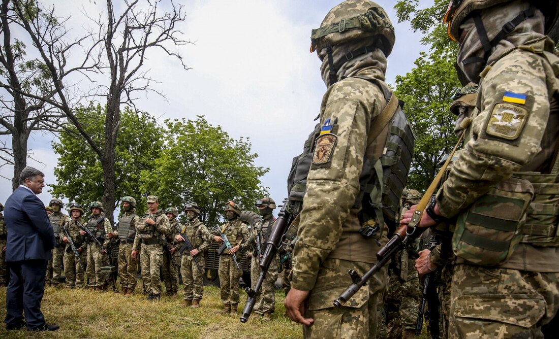 Військовослужбовець