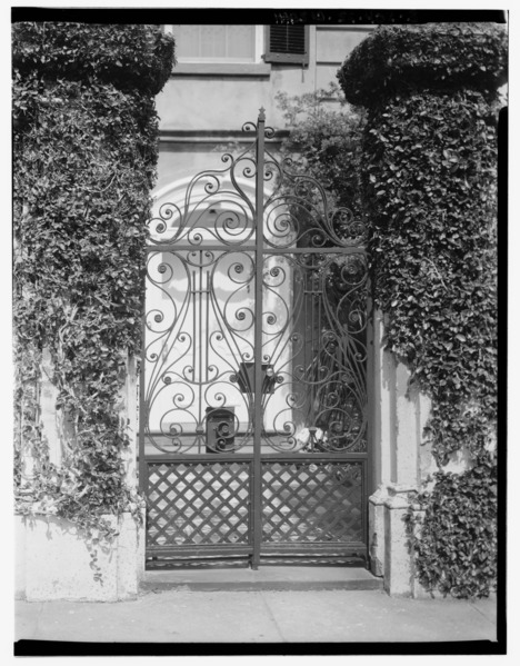 File:8 Legare Street (Gates), Charleston, Charleston County, SC HABS SC,10-CHAR,335-3.tif