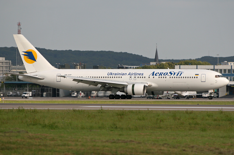 File:AeroSvit Ukrainian Airlines Boeing 767-300ER UR-VVF DUS 2009-8-30.png