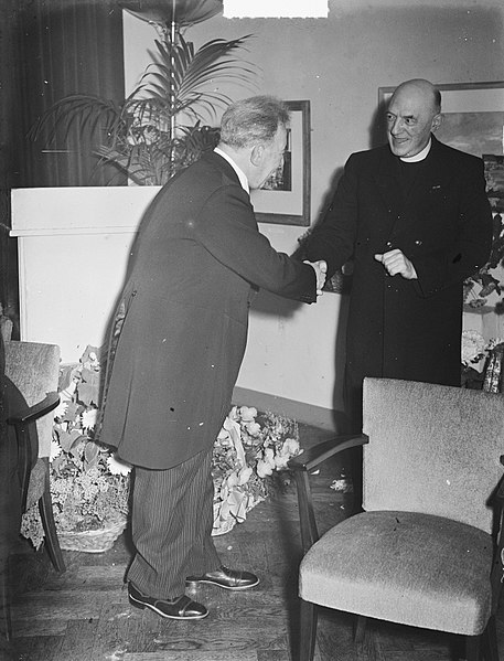 File:Albert van Raalte receptie 40 jaar dirigent, Bestanddeelnr 904-2701.jpg