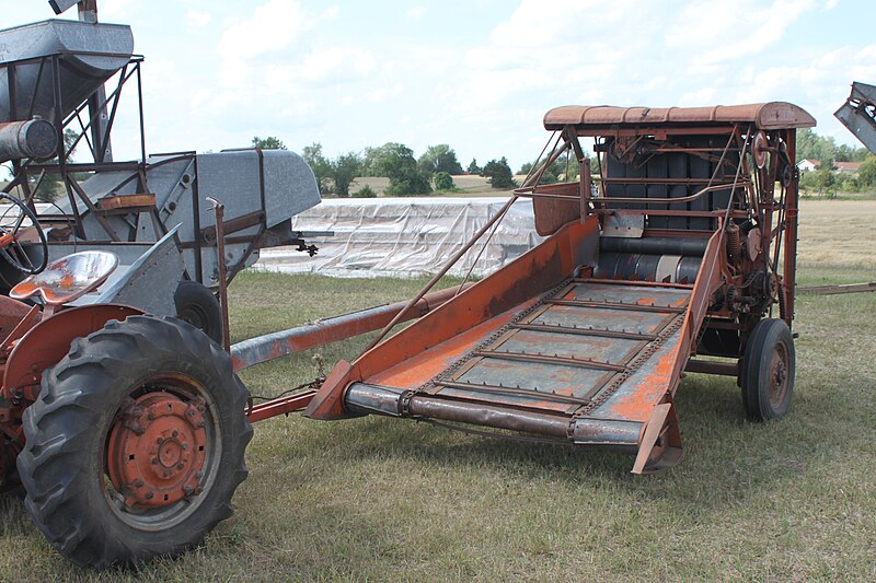 File:AllisChalmers Rotobaler1.jpg